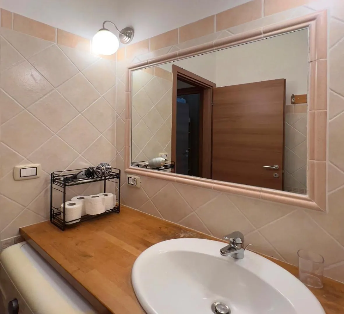 Spacious Apartment Near St Peter'S Church Rom Italien